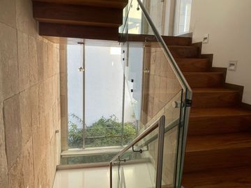 CASA DE DISEÑO EN COYOACAN CON EXCELENTES ESPACIOS Y LUZ NATURAL