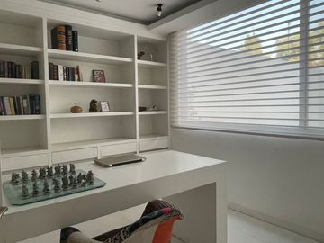 CASA DE DISEÑO EN COYOACAN CON EXCELENTES ESPACIOS Y LUZ NATURAL