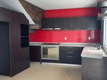 BONITA CASA EN VENTA EN PRIVADA CIRUELOS DENTRO DE EL MIRADOR, QUERETARO