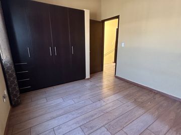 BONITA CASA EN VENTA EN PRIVADA CIRUELOS DENTRO DE EL MIRADOR, QUERETARO