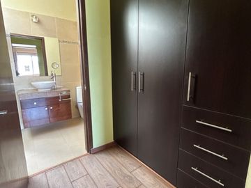 BONITA CASA EN VENTA EN PRIVADA CIRUELOS DENTRO DE EL MIRADOR, QUERETARO