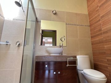 BONITA CASA EN VENTA EN PRIVADA CIRUELOS DENTRO DE EL MIRADOR, QUERETARO
