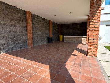 BONITA CASA EN VENTA EN PRIVADA CIRUELOS DENTRO DE EL MIRADOR, QUERETARO