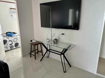 Fully Furnished 2-Bedroom Resale Unit with Parking at Royal Ocean Crest Mactan in Basak Sudtunggan Lapu-Lapu City