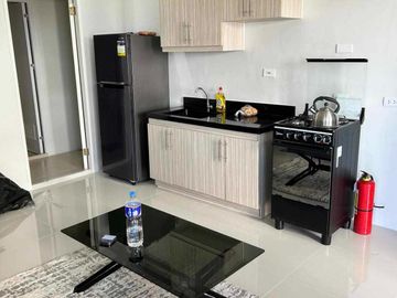 Fully Furnished 2-Bedroom Resale Unit with Parking at Royal Ocean Crest Mactan in Basak Sudtunggan Lapu-Lapu City