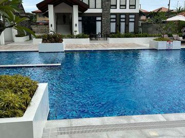 Fully Furnished 2-Bedroom Resale Unit with Parking at Royal Ocean Crest Mactan in Basak Sudtunggan Lapu-Lapu City