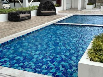 Fully Furnished 2-Bedroom Resale Unit with Parking at Royal Ocean Crest Mactan in Basak Sudtunggan Lapu-Lapu City