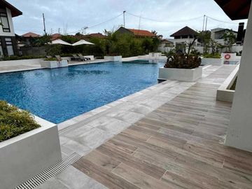 Fully Furnished 2-Bedroom Resale Unit with Parking at Royal Ocean Crest Mactan in Basak Sudtunggan Lapu-Lapu City