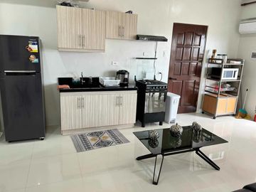 Fully Furnished 2-Bedroom Resale Unit with Parking at Royal Ocean Crest Mactan in Basak Sudtunggan Lapu-Lapu City