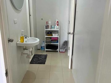 Fully Furnished 2-Bedroom Resale Unit with Parking at Royal Ocean Crest Mactan in Basak Sudtunggan Lapu-Lapu City