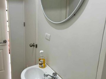 Fully Furnished 2-Bedroom Resale Unit with Parking at Royal Ocean Crest Mactan in Basak Sudtunggan Lapu-Lapu City