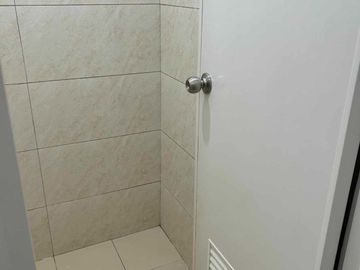 Fully Furnished 2-Bedroom Resale Unit with Parking at Royal Ocean Crest Mactan in Basak Sudtunggan Lapu-Lapu City