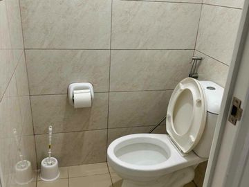 Fully Furnished 2-Bedroom Resale Unit with Parking at Royal Ocean Crest Mactan in Basak Sudtunggan Lapu-Lapu City