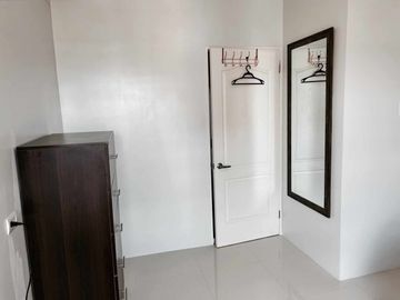 Fully Furnished 2-Bedroom Resale Unit with Parking at Royal Ocean Crest Mactan in Basak Sudtunggan Lapu-Lapu City