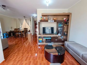 ¡Se Oferta! Venta De Casa Amoblada De 2 Pisos En Villa Club 4, Carabayllo, Frente A Un Parque. Oportunidad Única, Entrega Inmediata.
