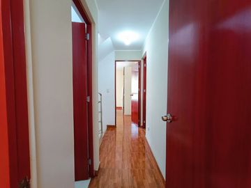 ¡Se Oferta! Venta De Casa Amoblada De 2 Pisos En Villa Club 4, Carabayllo, Frente A Un Parque. Oportunidad Única, Entrega Inmediata.