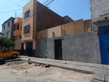 🏡 Ubicación Estratégica Venta De Casa Como Terreno A Una Cuadra De Tomas Valle Y Angelica Gamarra 📍