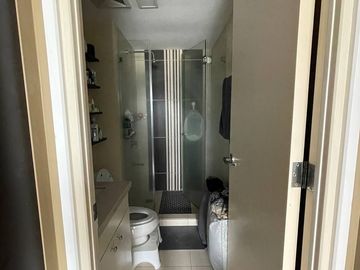 FULLY FURNISHED 2BR CONDOMINIUM UNIT FOR SALE IN ONE ROCKWELL, MAKATI CITY