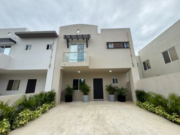 Venta de casa en Playa del Carmen – Entrega inmediata en Jardines de Mayakoba, ideal para tu familia, con alberca y seguridad