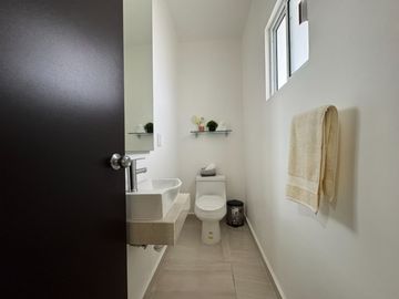 Venta de casa en Playa del Carmen – Entrega inmediata en Jardines de Mayakoba, ideal para tu familia, con alberca y seguridad
