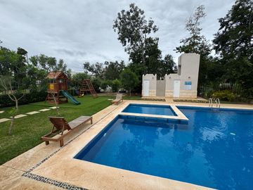 Venta de casa en Playa del Carmen – Entrega inmediata en Jardines de Mayakoba, ideal para tu familia, con alberca y seguridad
