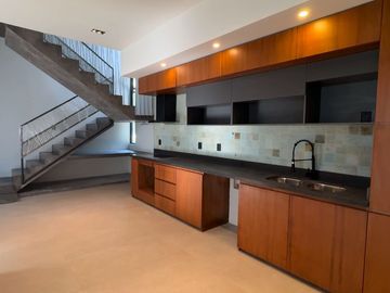 Venta de Casa de Lujo en Senderos de Mayakoba, Playa del Carmen | Alberca Privada, Rooftop con Firepit + Terraza Panorámica