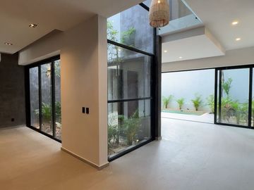 Venta de Casa de Lujo en Senderos de Mayakoba, Playa del Carmen | Alberca Privada, Rooftop con Firepit + Terraza Panorámica