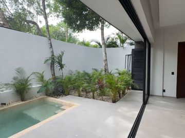 Venta de Casa de Lujo en Senderos de Mayakoba, Playa del Carmen | Alberca Privada, Rooftop con Firepit + Terraza Panorámica