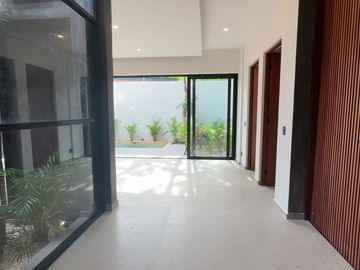 Venta de Casa de Lujo en Senderos de Mayakoba, Playa del Carmen | Alberca Privada, Rooftop con Firepit + Terraza Panorámica