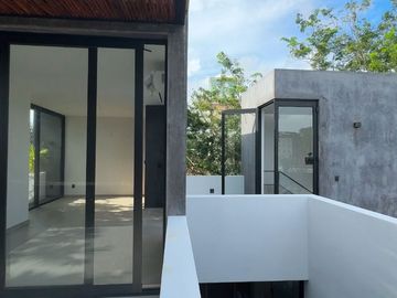 Venta de Casa de Lujo en Senderos de Mayakoba, Playa del Carmen | Alberca Privada, Rooftop con Firepit + Terraza Panorámica
