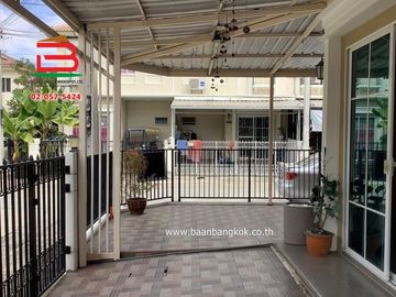 ทาวน์เฮาส์ หมู่บ้านพฤกษาวิลล์ บางนา-เอแบค เนื้อที่ 26.3 ตรว. ถนนบางนา-ตราด อ.บางเสาธง จ.สมุทรปราการ