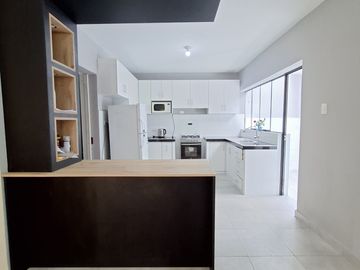 SE VENDE DEPARTAMENTO DE 200M2 EN 1ER PISO CON COCHERA EN SAN JUAN DE LURIGANCHO