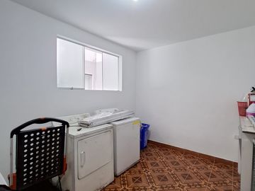 SE VENDE DEPARTAMENTO DE 200M2 EN 1ER PISO CON COCHERA EN SAN JUAN DE LURIGANCHO