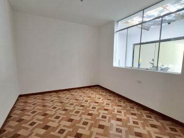 SE VENDE DEPARTAMENTO DE 200M2 EN 1ER PISO CON COCHERA EN SAN JUAN DE LURIGANCHO