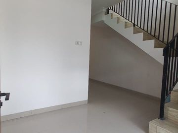 Rumah Murah Modern Gununganyar Perumahan Royal Paka dkt Rungkut MERR