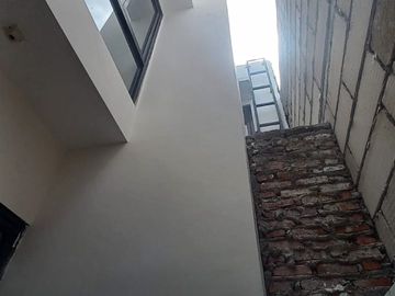 Rumah Murah Modern Gununganyar Perumahan Royal Paka dkt Rungkut MERR