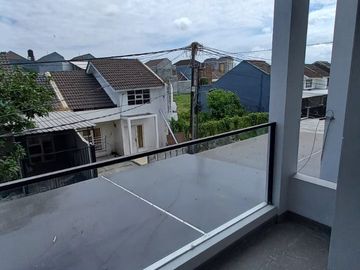 Rumah Murah Modern Gununganyar Perumahan Royal Paka dkt Rungkut MERR