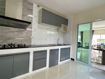 Beautiful house for sale,  move in Ready, Coco Hill housing project, Ao Udom, Thung Sukhla, Sriracha, Chonburi