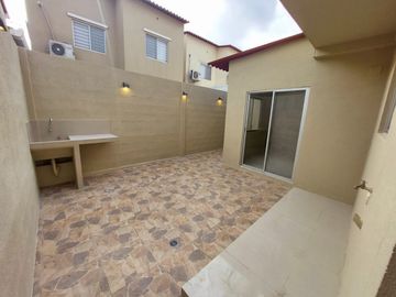 VENDO  OPORTUNIDAD ACEPTO BIESS,  VILLA ITALIA GENOVA ,DOS PLANTAS
