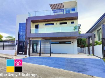 Modern Contemporary House with Swimming Pool in Royale Cebu