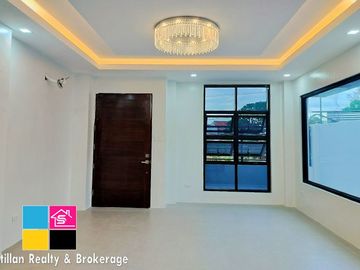 Modern Contemporary House with Swimming Pool in Royale Cebu