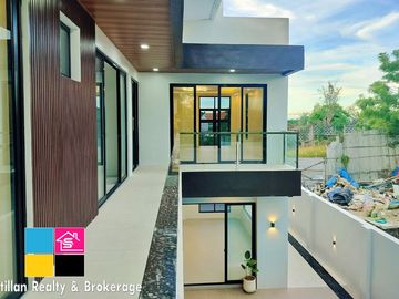 Modern Contemporary House with Swimming Pool in Royale Cebu