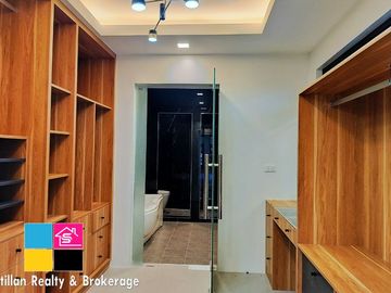 Modern Contemporary House with Swimming Pool in Royale Cebu