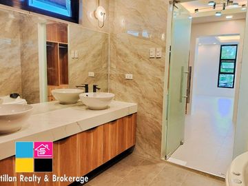 Modern Contemporary House with Swimming Pool in Royale Cebu