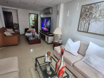 Casa Rentera en Venta en la Alborada, 2 Departamentos, 1 Garaje, Norte de Guayaquil.