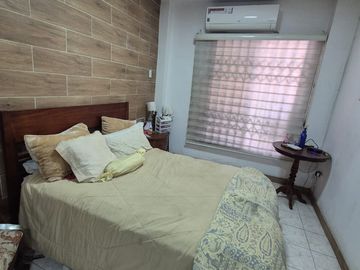 Casa Rentera en Venta en la Alborada, 2 Departamentos, 1 Garaje, Norte de Guayaquil.
