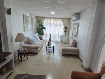 Casa Rentera en Venta en la Alborada, 2 Departamentos, 1 Garaje, Norte de Guayaquil.