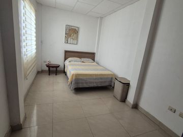 Casa Rentera en Venta en la Alborada, 2 Departamentos, 1 Garaje, Norte de Guayaquil.