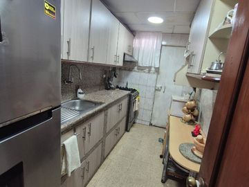 Casa Rentera en Venta en la Alborada, 2 Departamentos, 1 Garaje, Norte de Guayaquil.