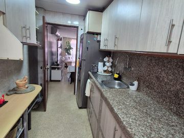 Casa Rentera en Venta en la Alborada, 2 Departamentos, 1 Garaje, Norte de Guayaquil.